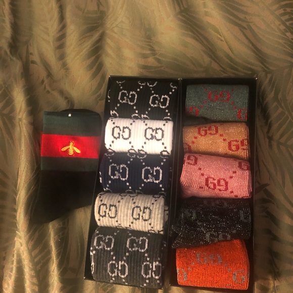 Gucci Red and Green Striped w/ Classic Bee symbol - Picture 3 of 14